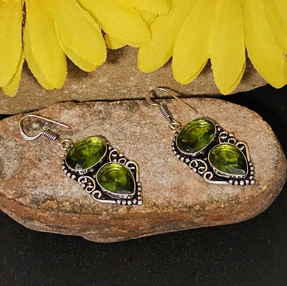 Peridot Earrings - The stone of compassion - Picture 2 of 4